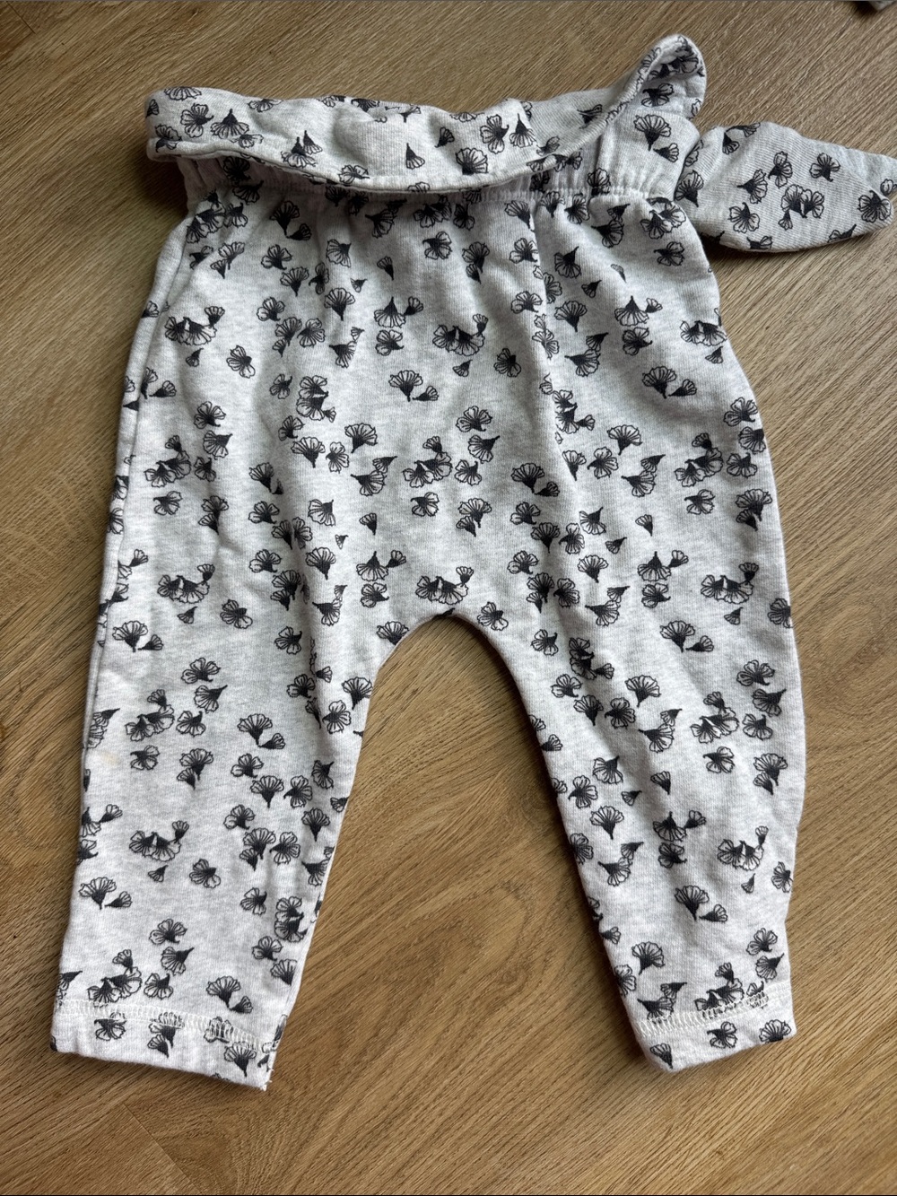 Grey Floral-Print Baby Joggers with Elastic Waist. 100% organic cotton.